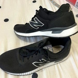 New Balance Tennis Shoes